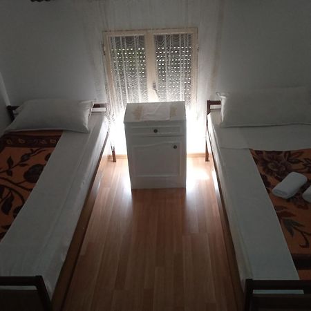 Hostel Vera - Airport Podgorica Mitrovici  Pokoj fotografie