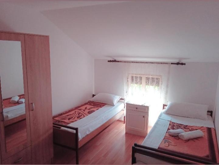 Hostel Vera - Airport Podgorica Mitrovici  Exteriér fotografie