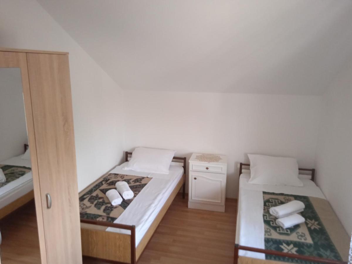 Hostel Vera - Airport Podgorica Mitrovici  Exteriér fotografie