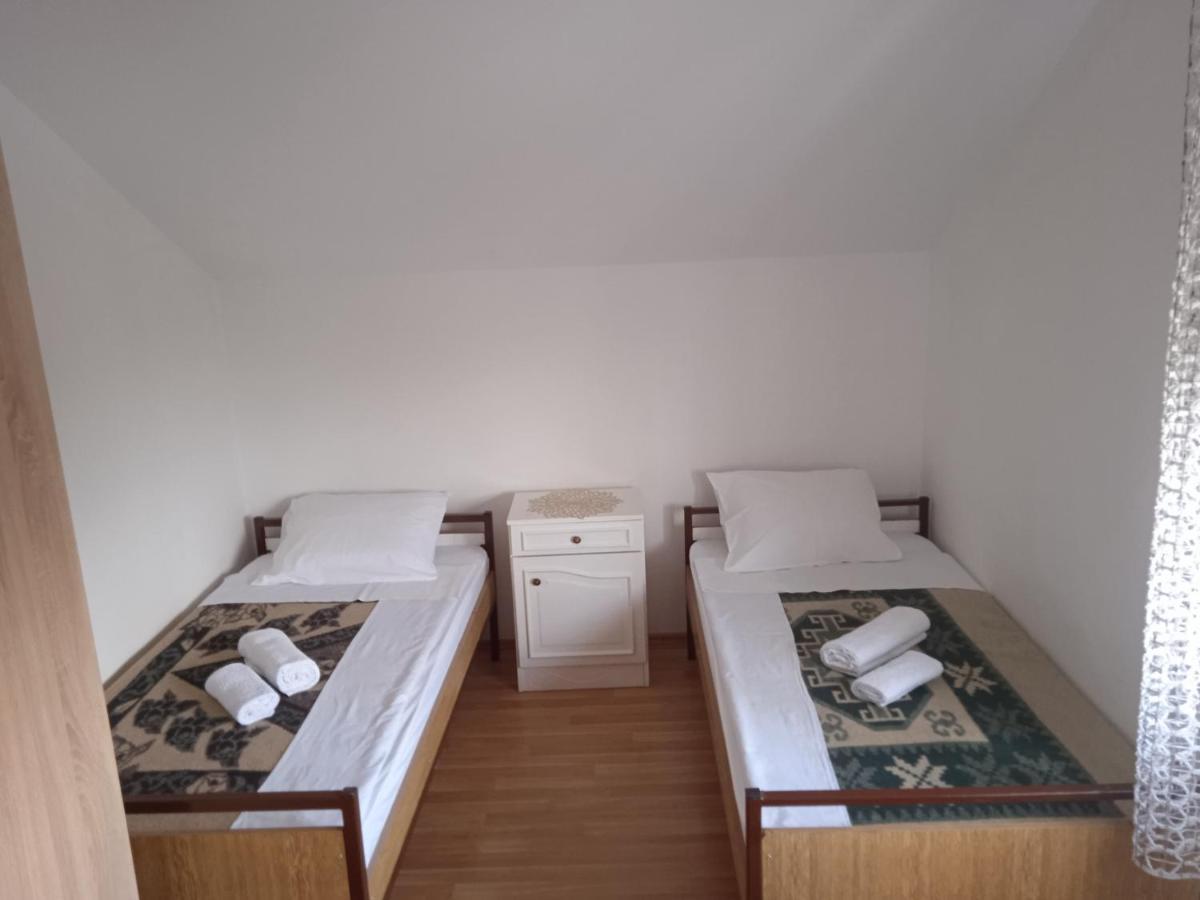 Hostel Vera - Airport Podgorica Mitrovici  Exteriér fotografie