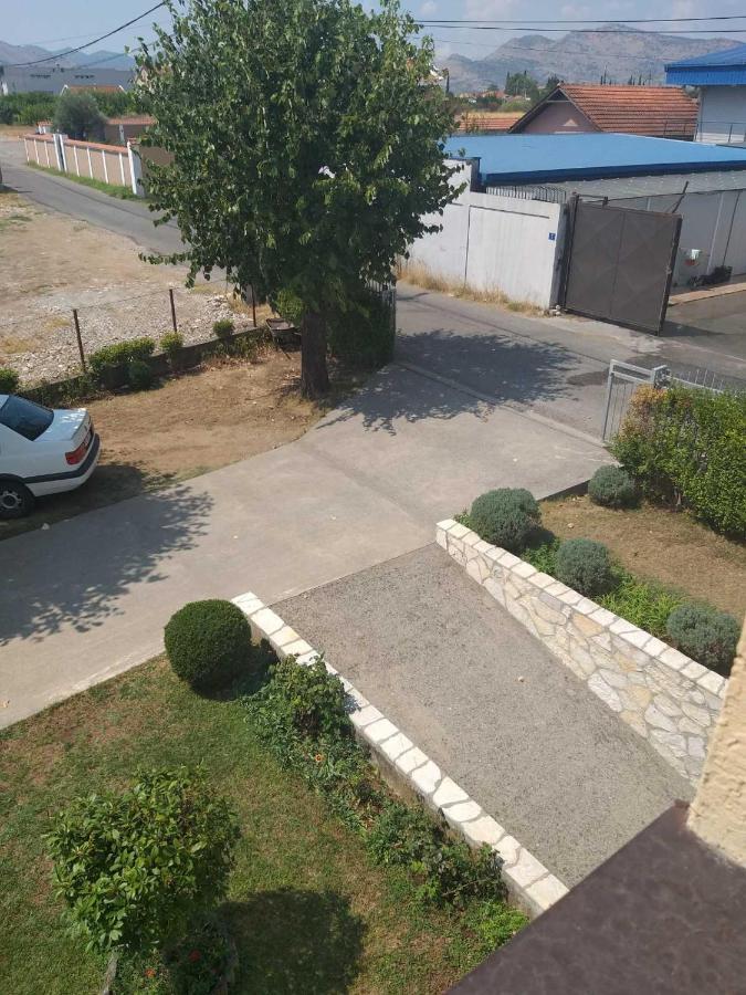 Hostel Vera - Airport Podgorica Mitrovici  Exteriér fotografie