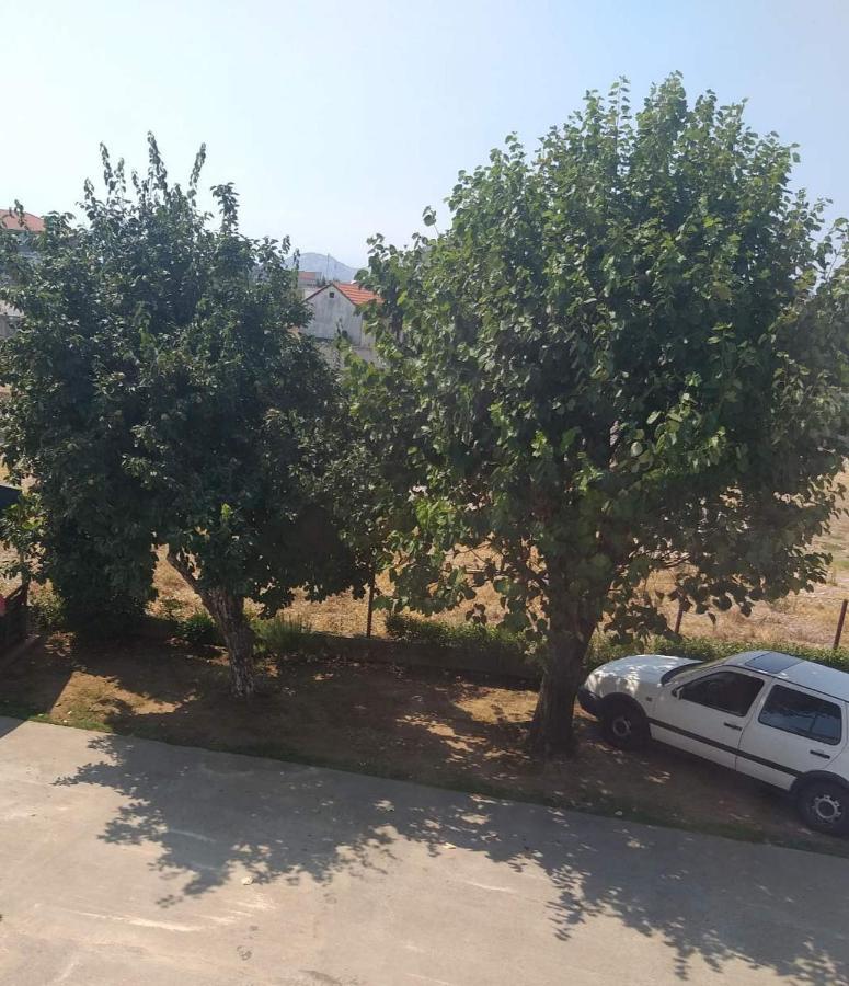 Hostel Vera - Airport Podgorica Mitrovici  Exteriér fotografie