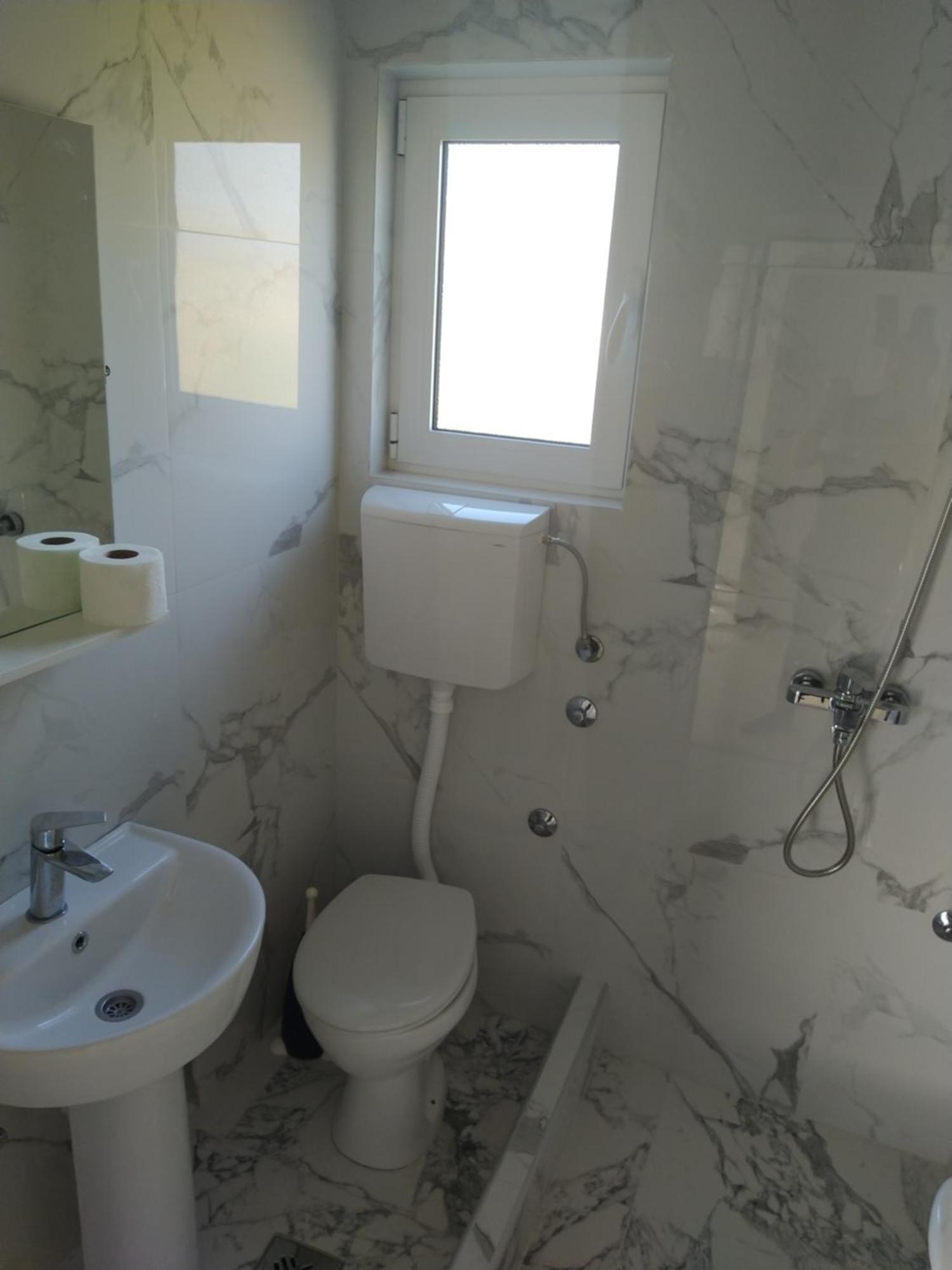 Hostel Vera - Airport Podgorica Mitrovici  Exteriér fotografie