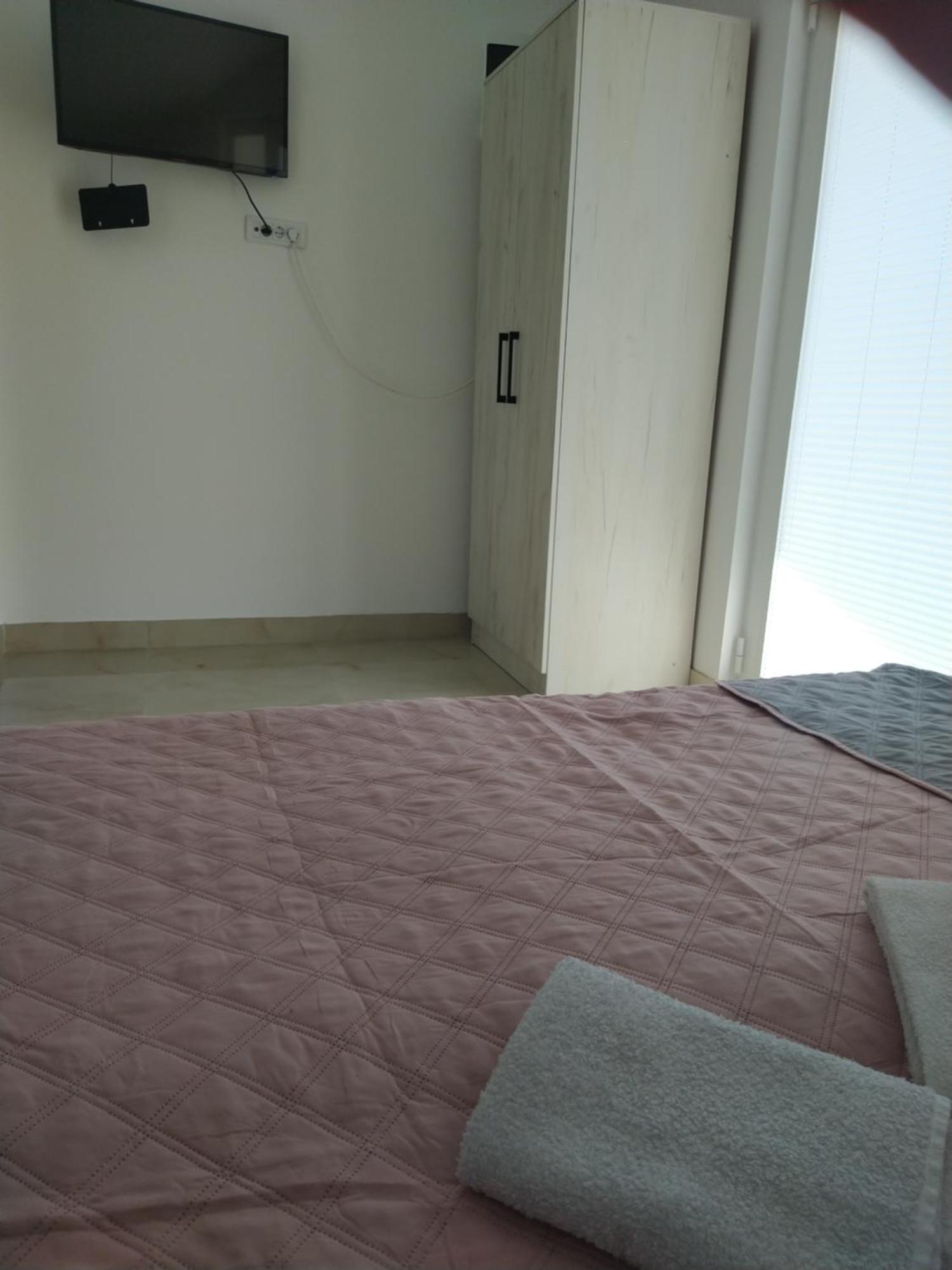Hostel Vera - Airport Podgorica Mitrovici  Exteriér fotografie