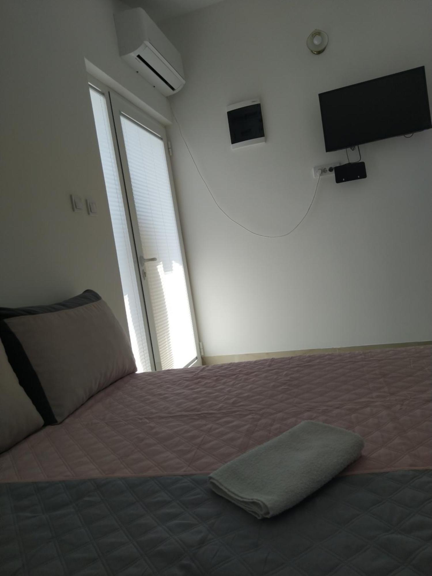 Hostel Vera - Airport Podgorica Mitrovici  Exteriér fotografie