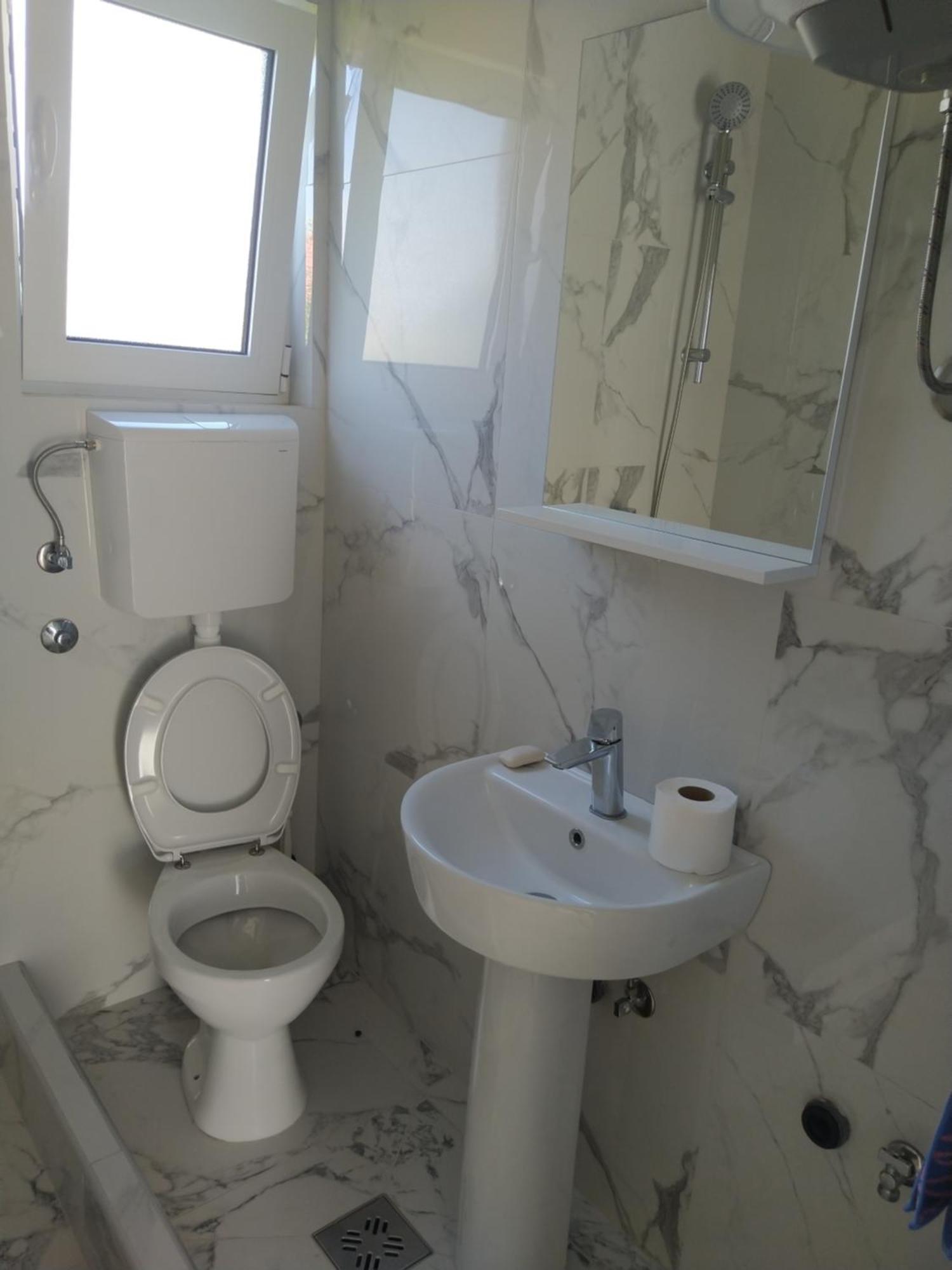 Hostel Vera - Airport Podgorica Mitrovici  Exteriér fotografie