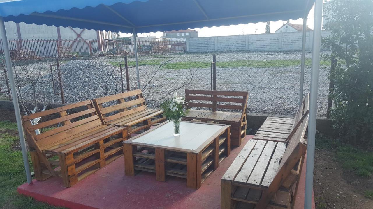 Hostel Vera - Airport Podgorica Mitrovici  Exteriér fotografie
