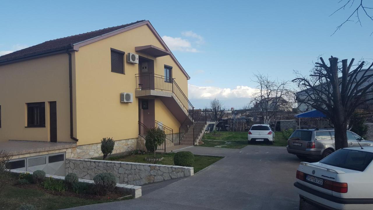 Hostel Vera - Airport Podgorica Mitrovici  Exteriér fotografie